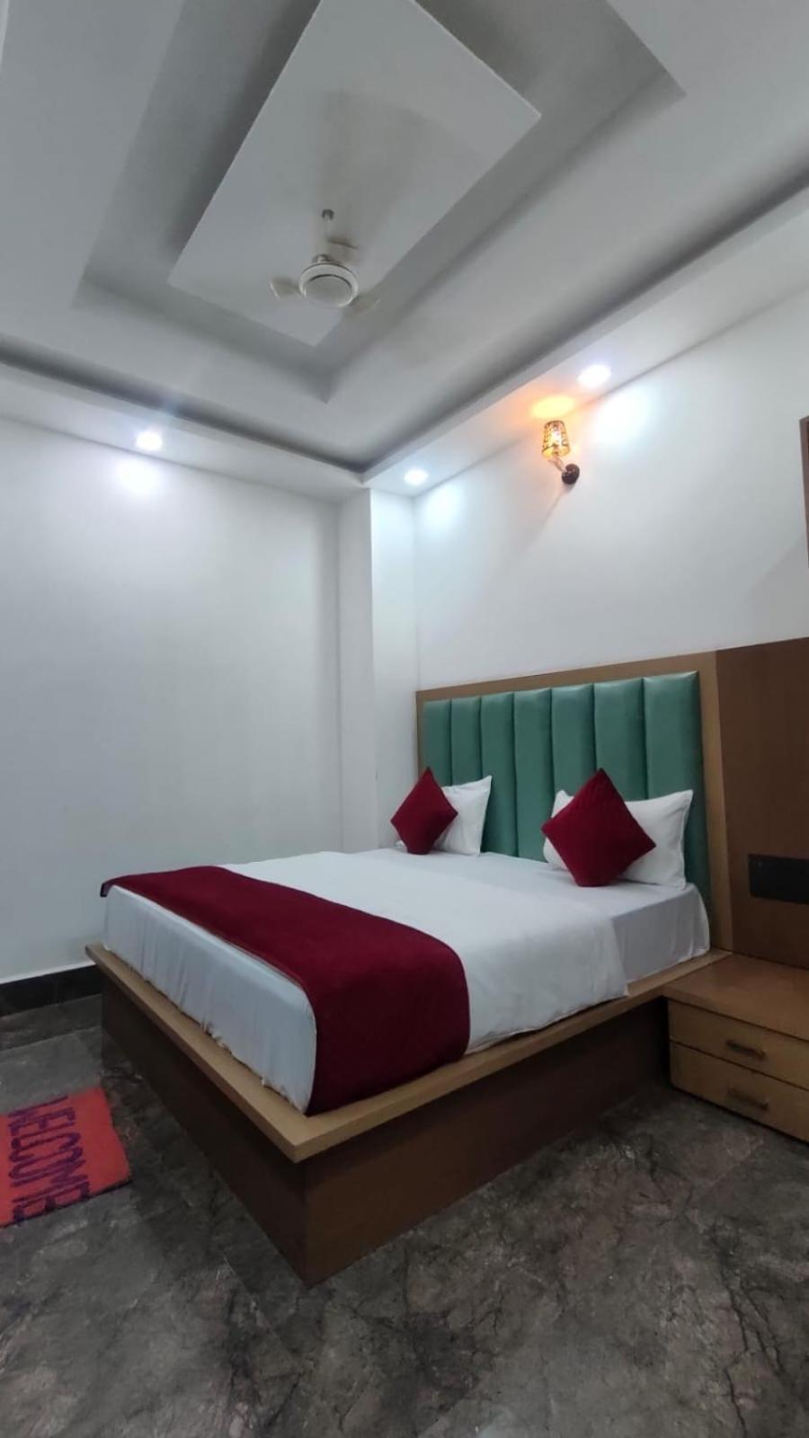 Hotel Golden Door Mathura Eksteriør bilde