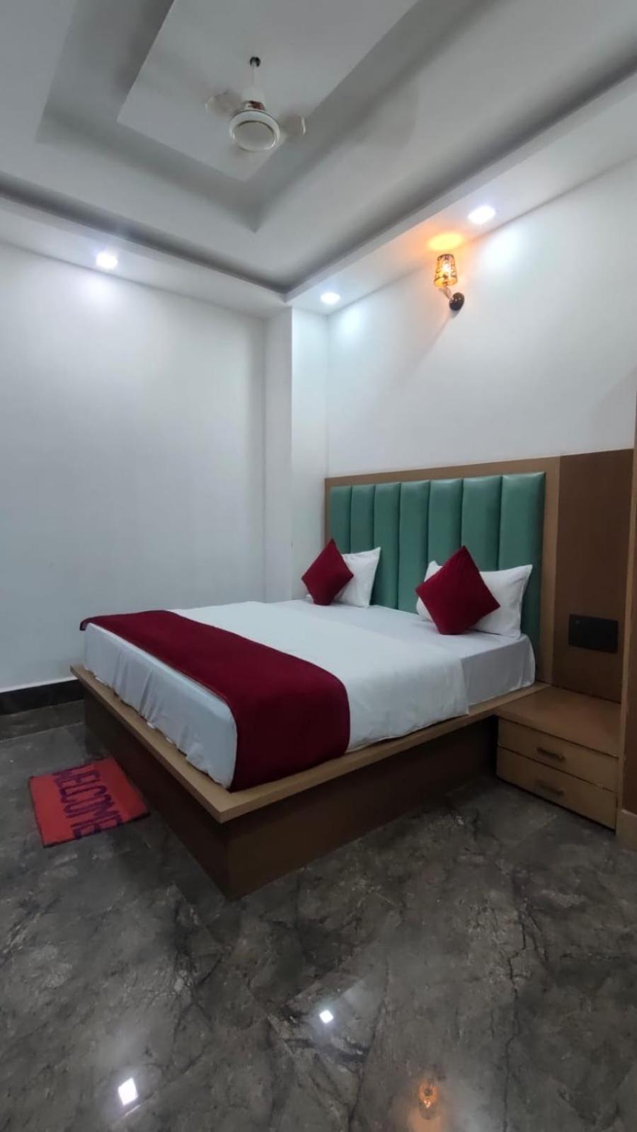Hotel Golden Door Mathura Eksteriør bilde